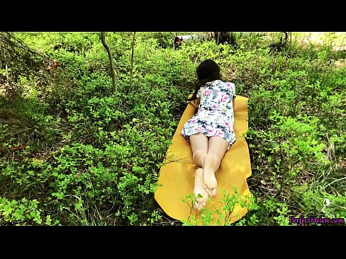 ❤️ 陌生人在Tinder上自慰我的阴部,并在树林里热情地做爱 ❤️ Hard porn❤