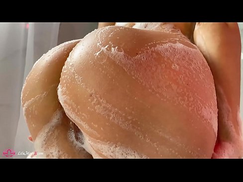 ❤️ 布鲁内特在淋浴时用振动器自慰阴部达到强烈的高潮 ❤️ Hard porn❤